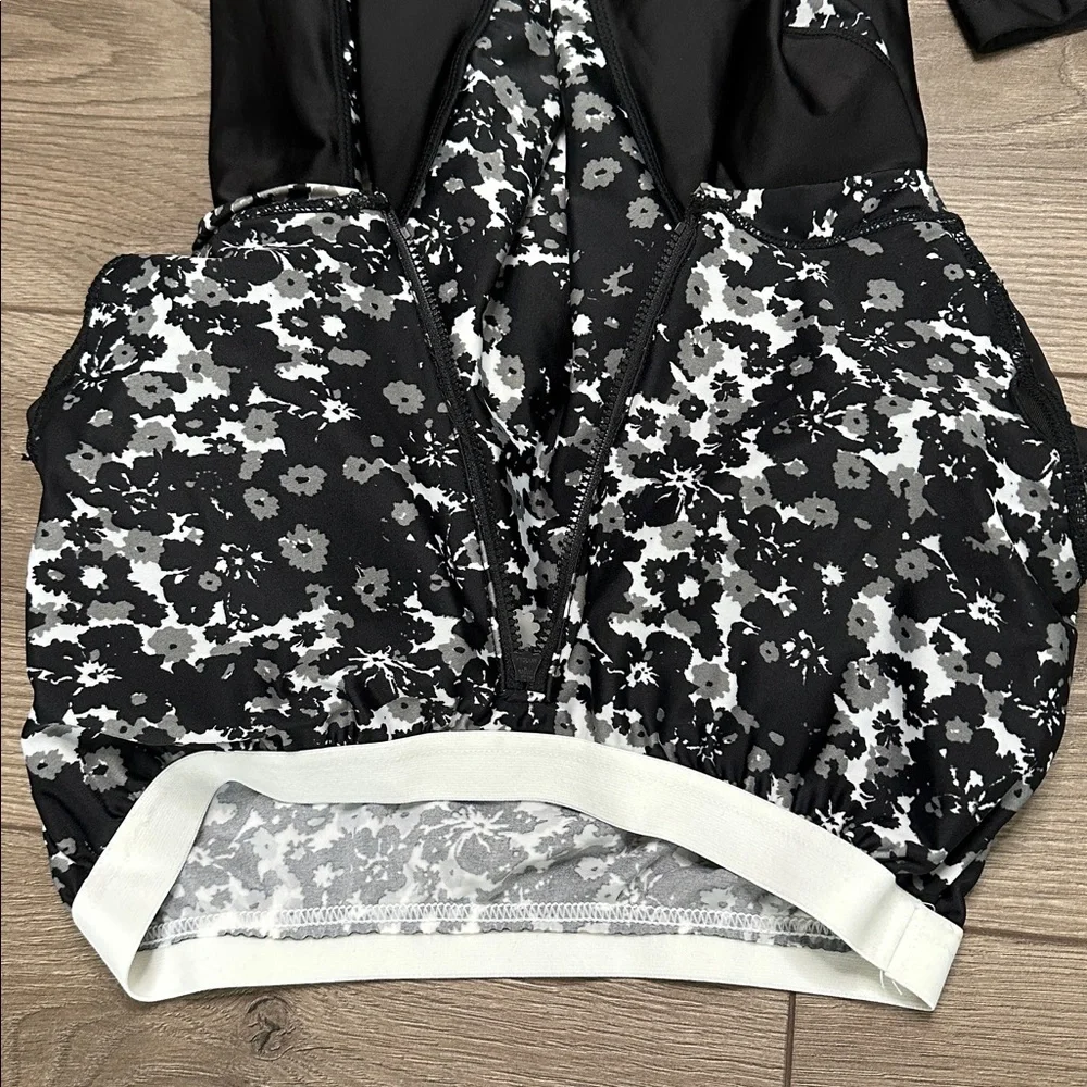 UV Skinz Half Zip Long Sleeve Rashguard Thumbhole Swimsuit Black White Floral S - Picture 8 of 13